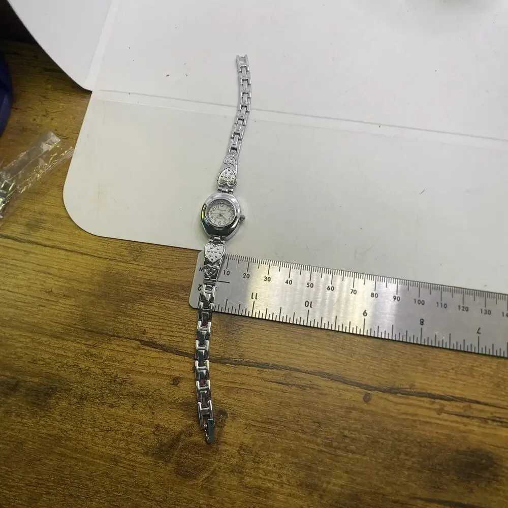 Silver Womens Heart Shaped Silver Fashion Watch Works New Battery